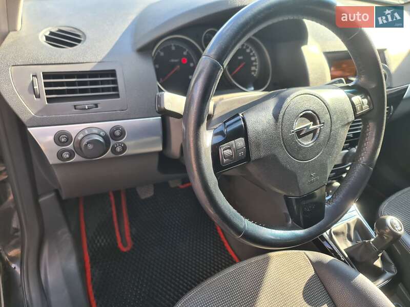 Хэтчбек Opel Astra 2008 в Киеве