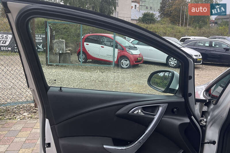 Універсал Opel Astra 2013 в Стрию