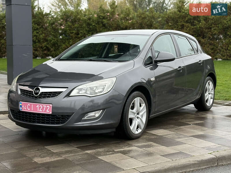 Opel Astra 2011 Opel Astra 2011
