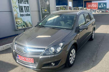 Універсал Opel Astra 2010 в Запоріжжі