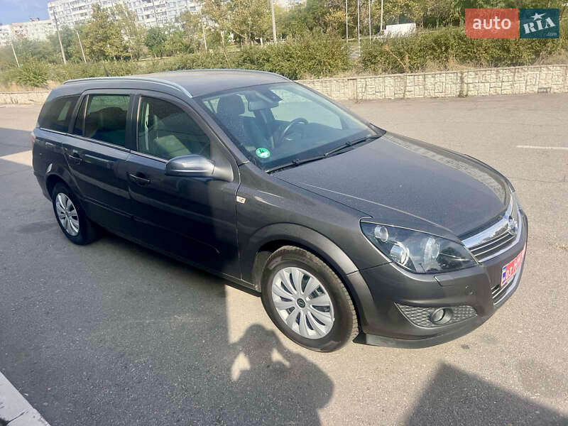Універсал Opel Astra 2010 в Запоріжжі