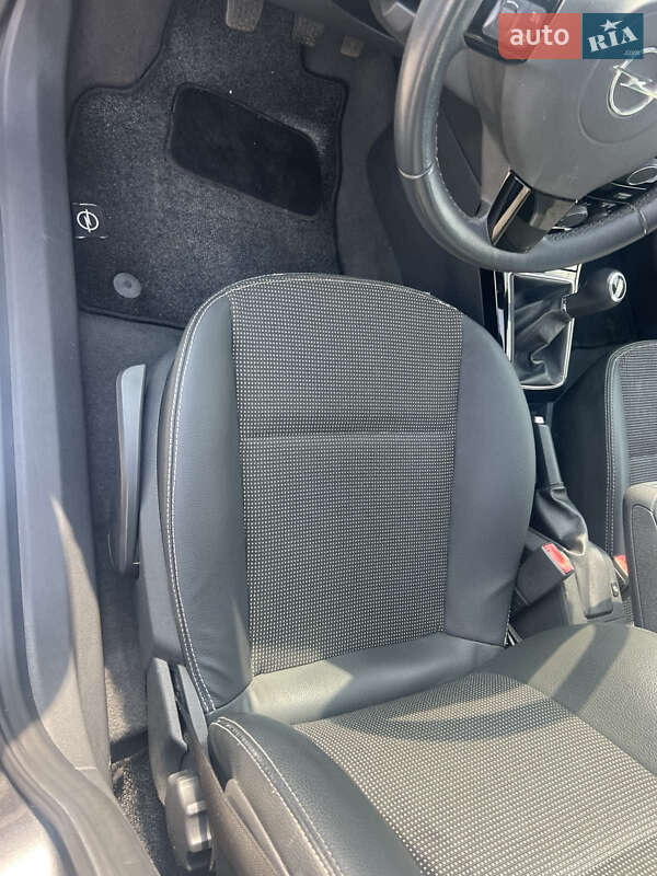 Універсал Opel Astra 2010 в Запоріжжі