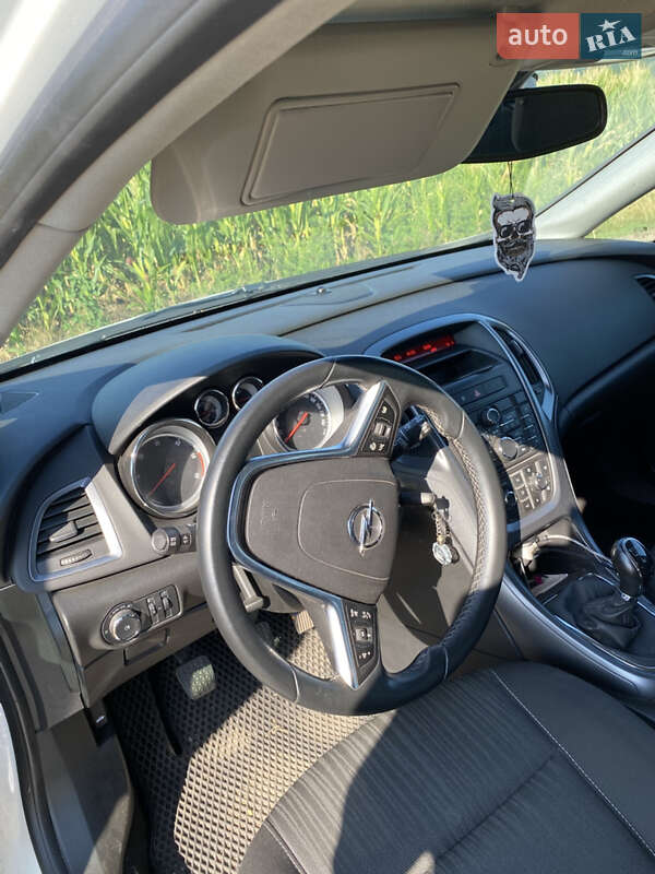 Універсал Opel Astra 2015 в Черкасах