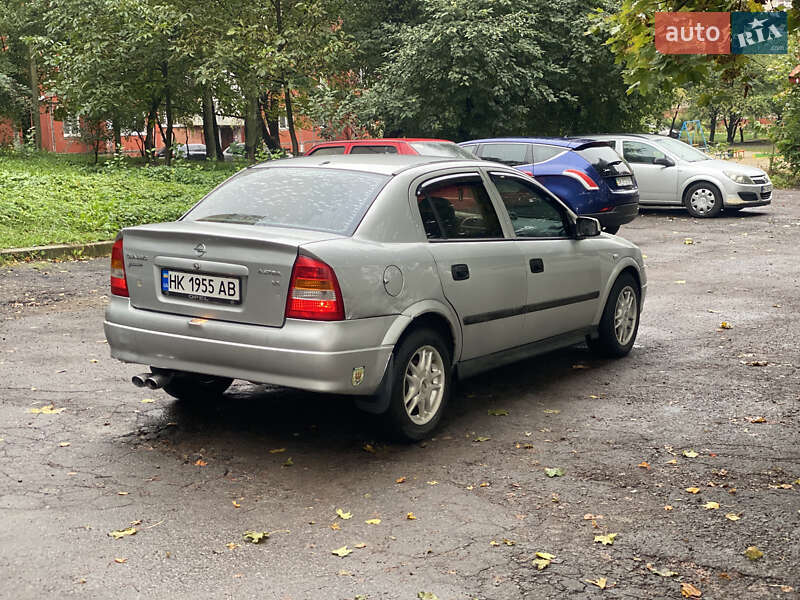 Седан Opel Astra 2005 в Ровно