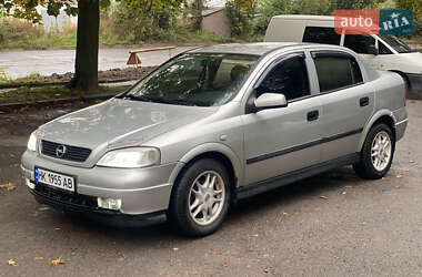 Седан Opel Astra 2005 в Рівному