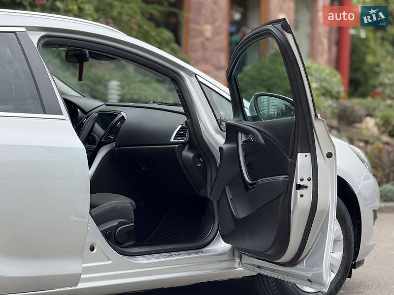 Универсал Opel Astra 2014 в Тернополе
