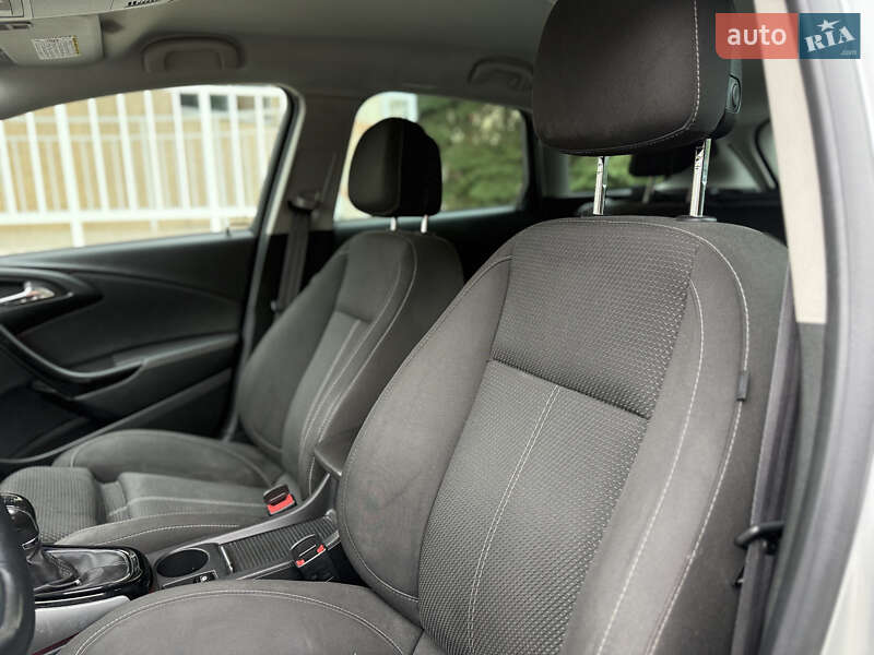 Универсал Opel Astra 2014 в Тернополе