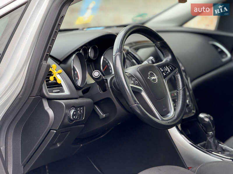 Универсал Opel Astra 2014 в Тернополе