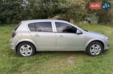 Хэтчбек Opel Astra 2011 в 