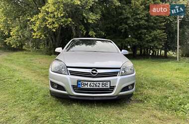 Хэтчбек Opel Astra 2011 в 
