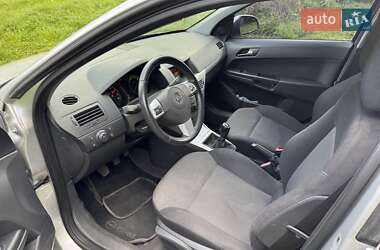 Хэтчбек Opel Astra 2011 в 