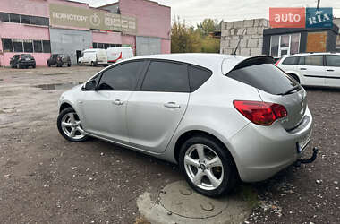 Хэтчбек Opel Astra 2010 в 