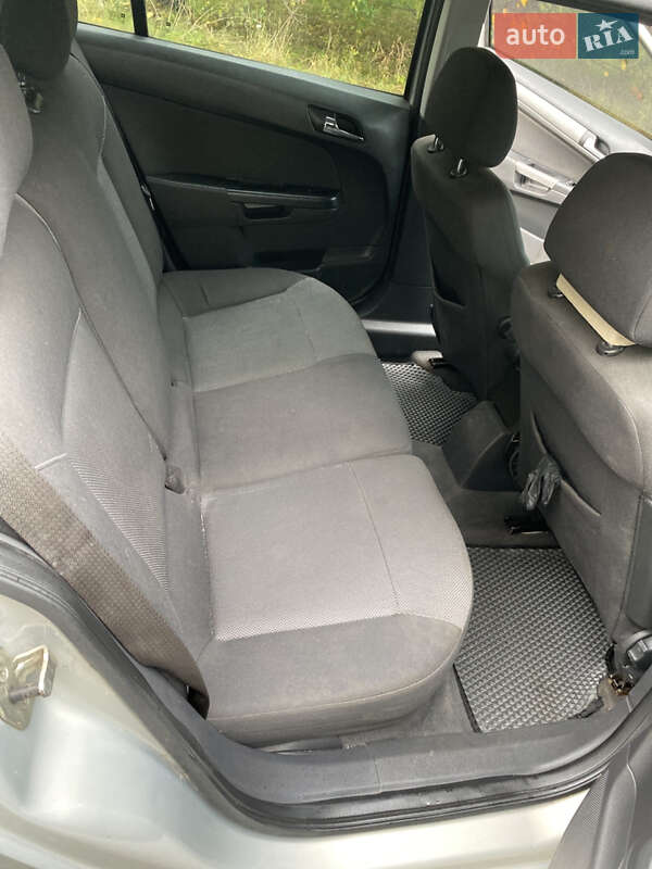 Универсал Opel Astra 2008 в Звягеле