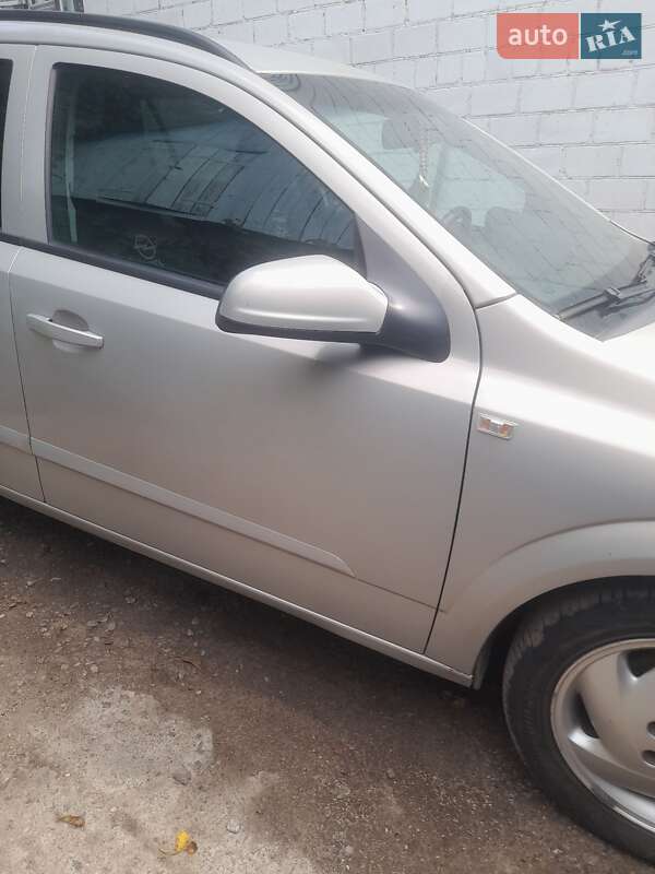 Універсал Opel Astra 2008 в Теплику