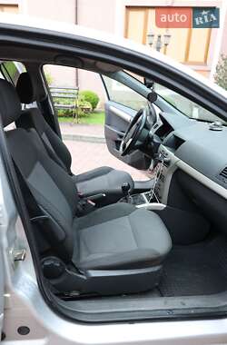 Хэтчбек Opel Astra 2008 в 
