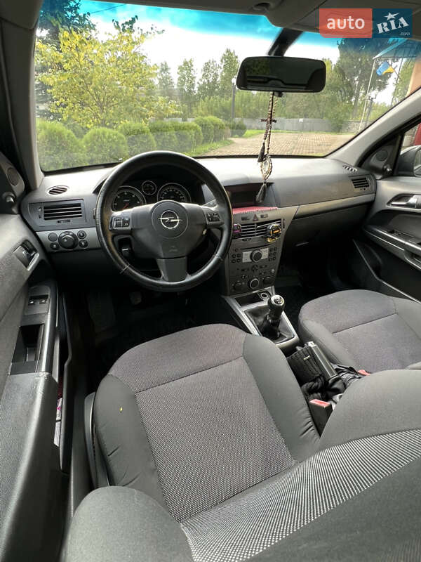Универсал Opel Astra 2006 в Городенке