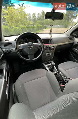 Универсал Opel Astra 2006 в 