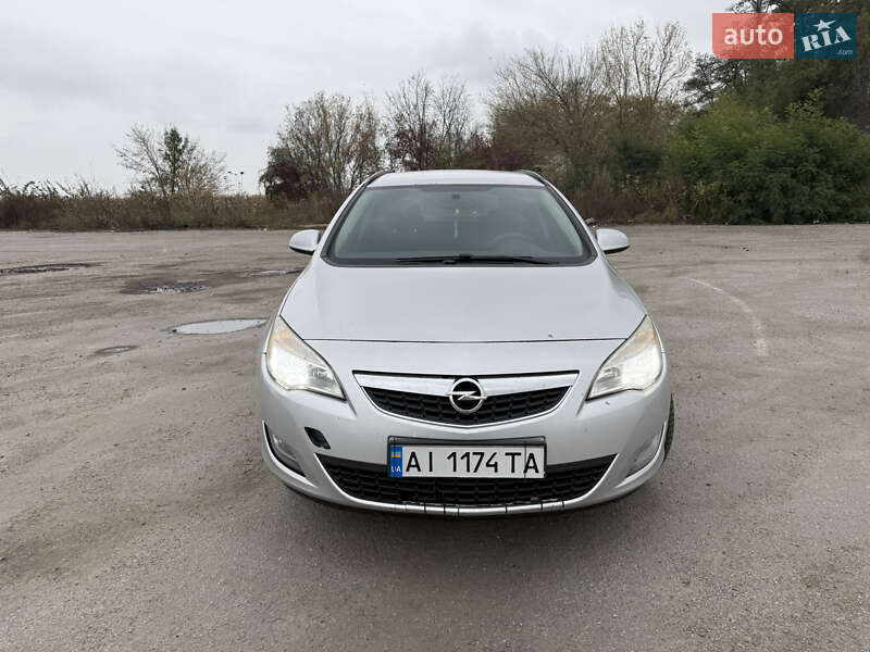 Универсал Opel Astra 2012 в Козельце