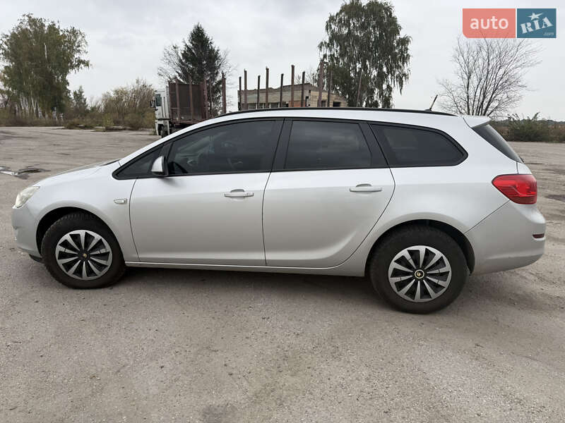 Универсал Opel Astra 2012 в Козельце