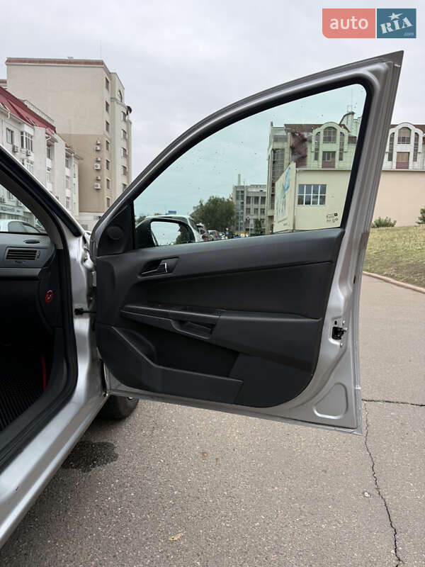 Универсал Opel Astra 2004 в Николаеве фото 11 Универсал Opel Astra 2004 в Николаеве