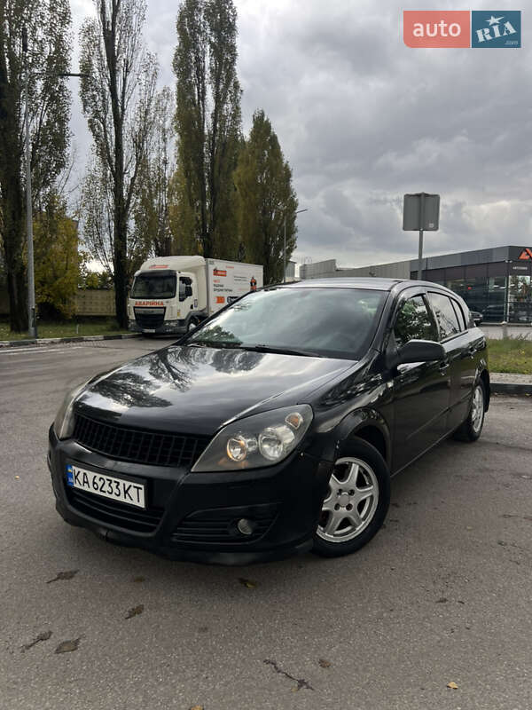 Хэтчбек Opel Astra 2005 в 