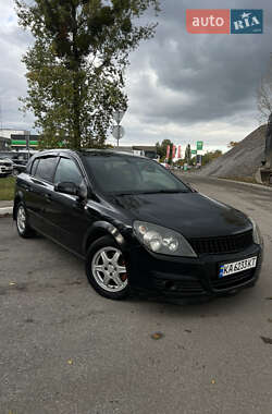 Хэтчбек Opel Astra 2005 в 