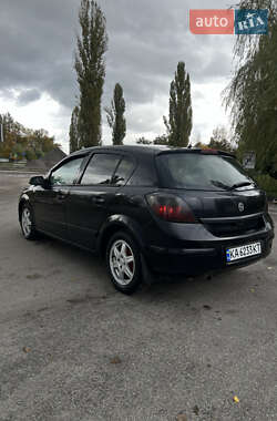 Хэтчбек Opel Astra 2005 в 