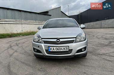 Хэтчбек Opel Astra 2013 в 