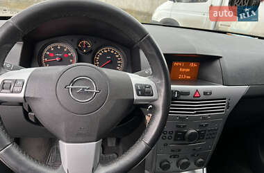 Хэтчбек Opel Astra 2013 в 