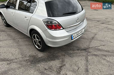 Хэтчбек Opel Astra 2013 в 
