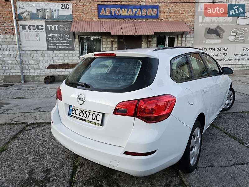 Универсал Opel Astra 2012 в Новом Роздоле