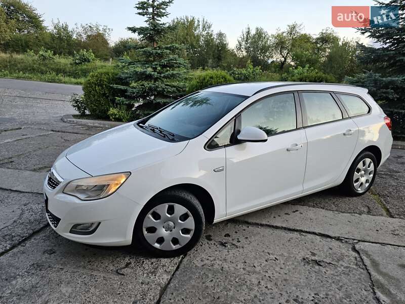 Универсал Opel Astra 2012 в Новом Роздоле