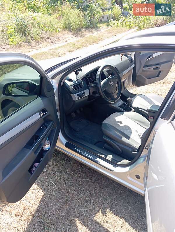 Универсал Opel Astra 2005 в Светловодске фото 6 Универсал Opel Astra 2005 в Светловодске