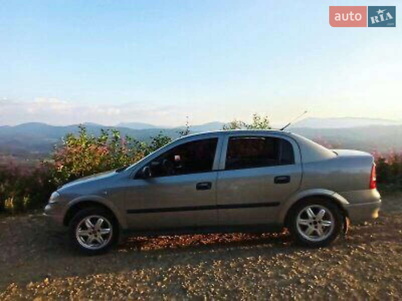 Седан Opel Astra 2008 в Долине