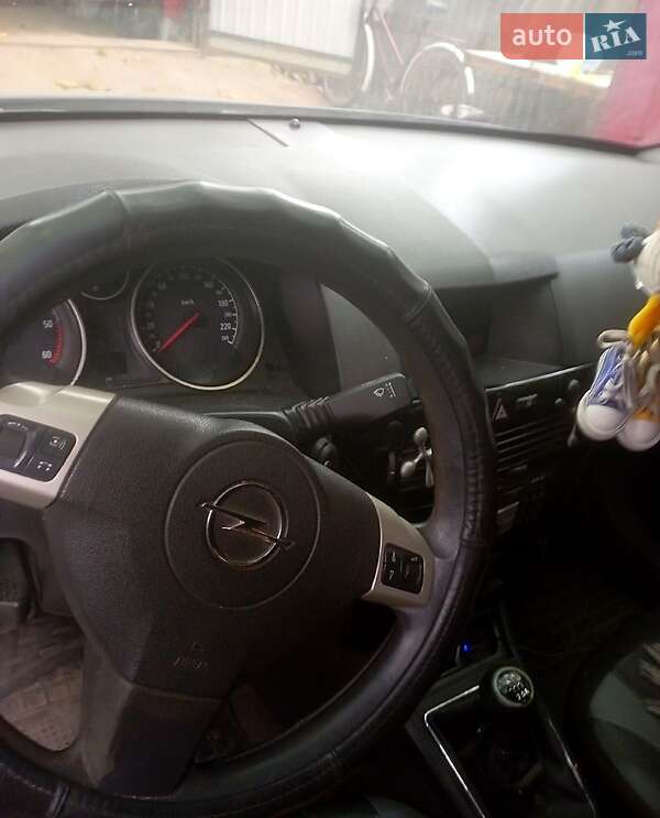 Хэтчбек Opel Astra 2007 в Баштанке