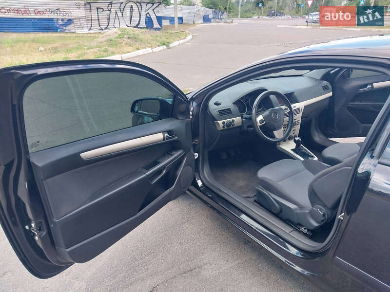 Хэтчбек Opel Astra 2008 в Кривом Роге