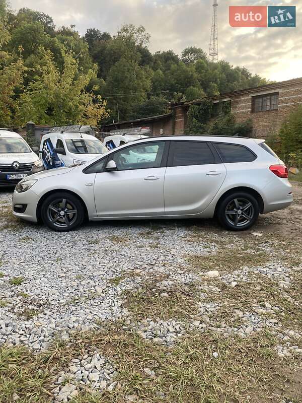 Универсал Opel Astra 2013 в Львове
