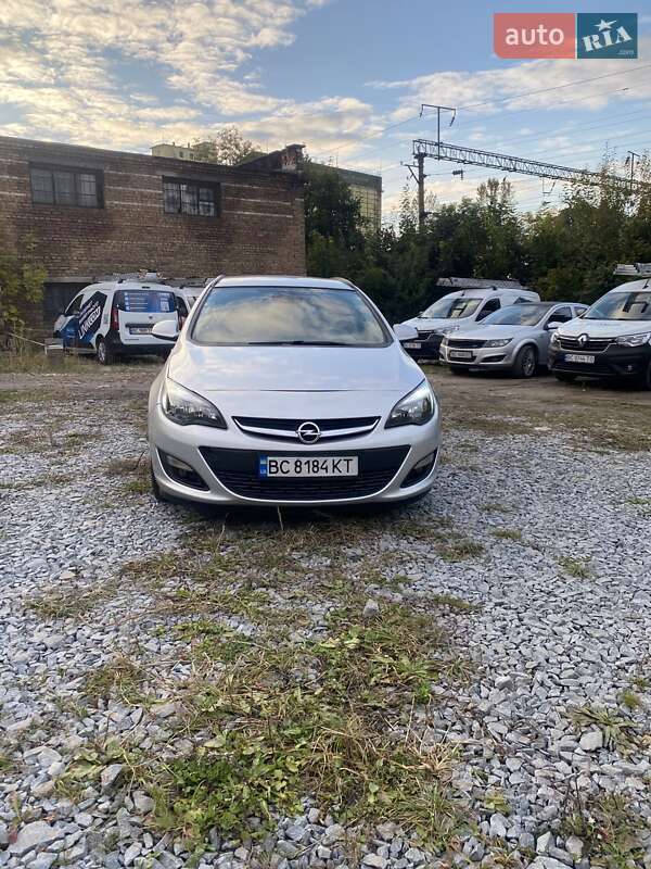 Универсал Opel Astra 2013 в Львове