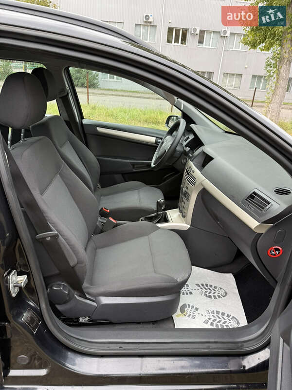 Універсал Opel Astra 2009 в Луцьку