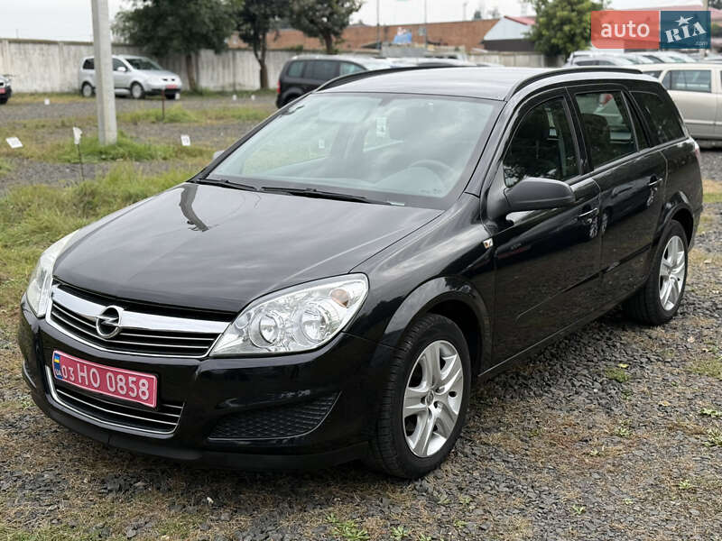 Універсал Opel Astra 2009 в Луцьку