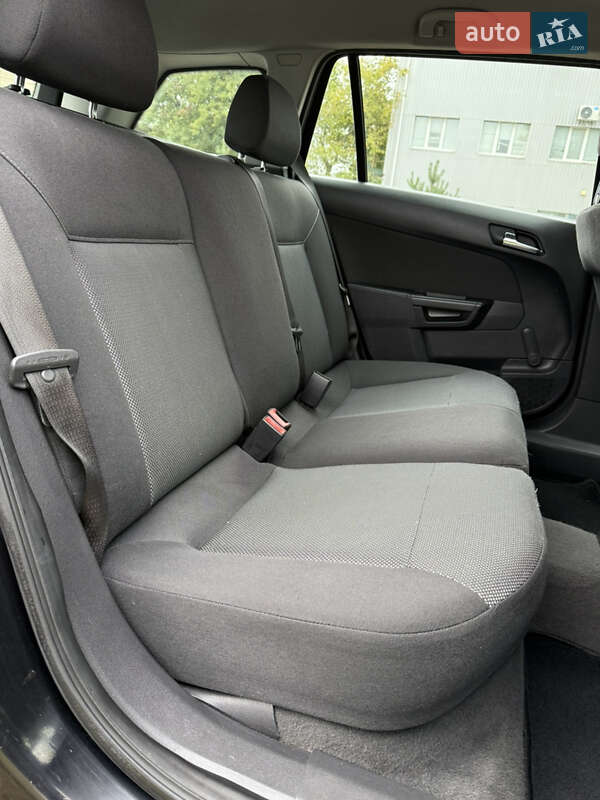 Універсал Opel Astra 2009 в Луцьку