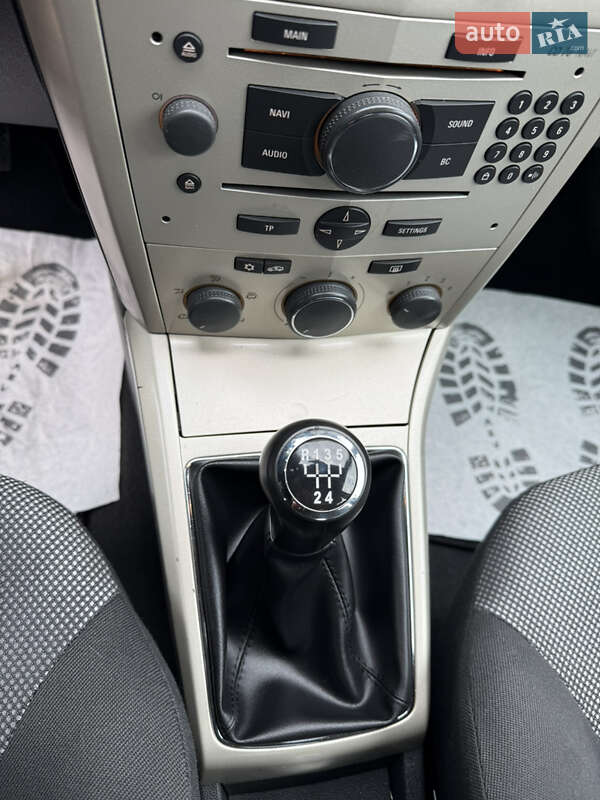 Універсал Opel Astra 2009 в Луцьку