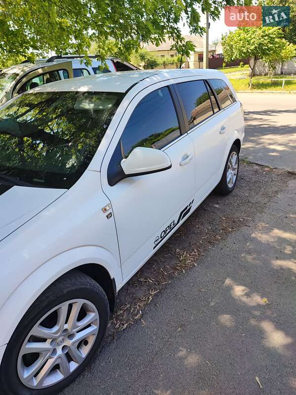 Универсал Opel Astra 2010 в Черкассах