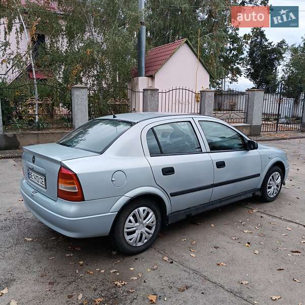 Седан Opel Astra 2004 в Вознесенске
