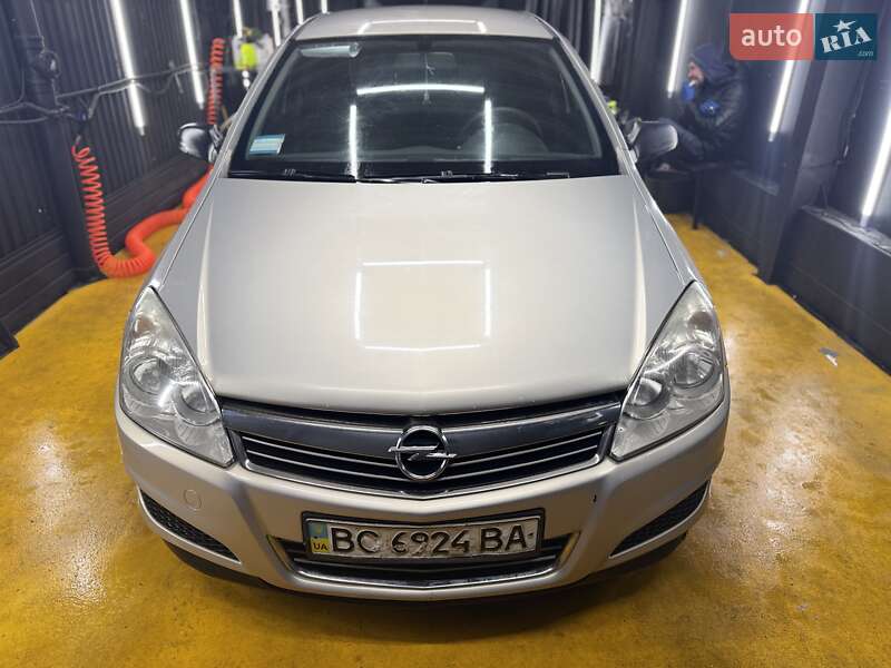 Хэтчбек Opel Astra 2007 в Львове
