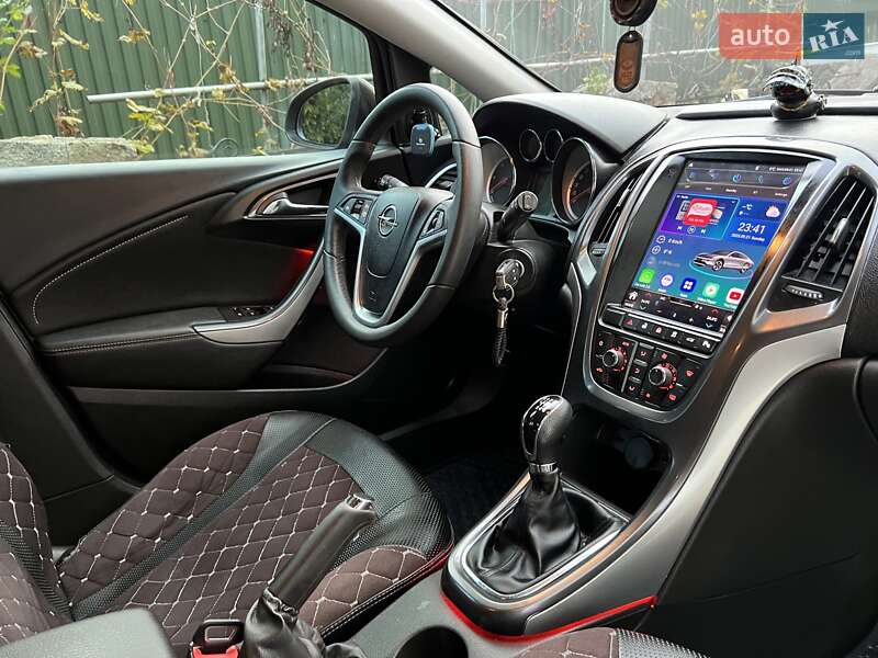 Универсал Opel Astra 2013 в Хмельницком