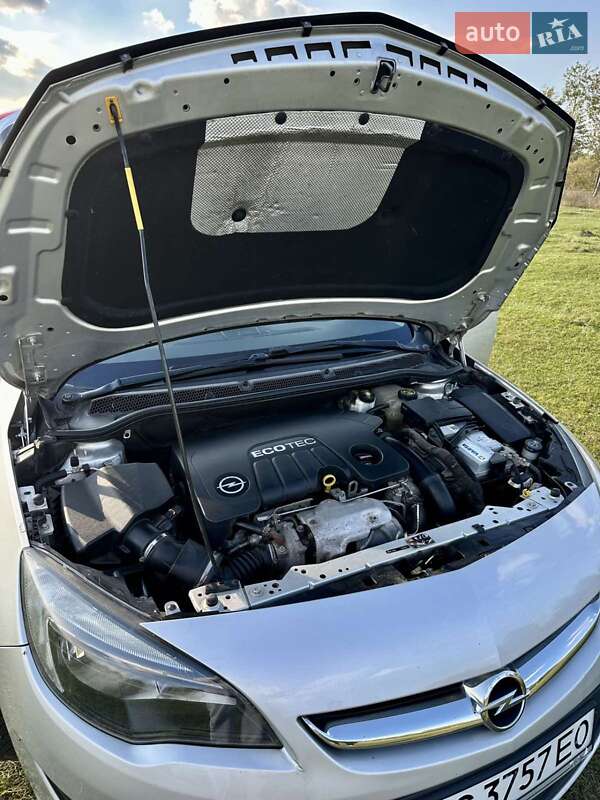 Универсал Opel Astra 2014 в Старой Выжевке