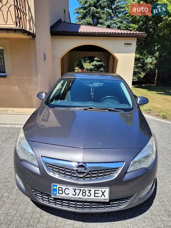 Opel Astra 2011