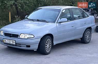 Седан Opel Astra 1995 в Рівному