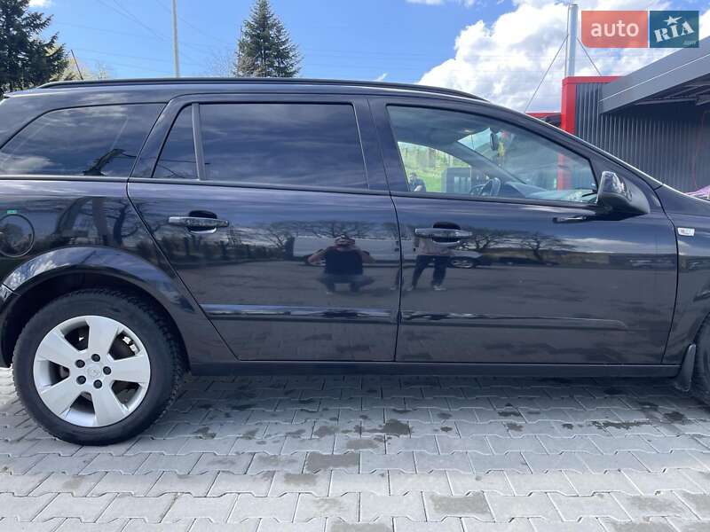 Универсал Opel Astra 2008 в Хырове